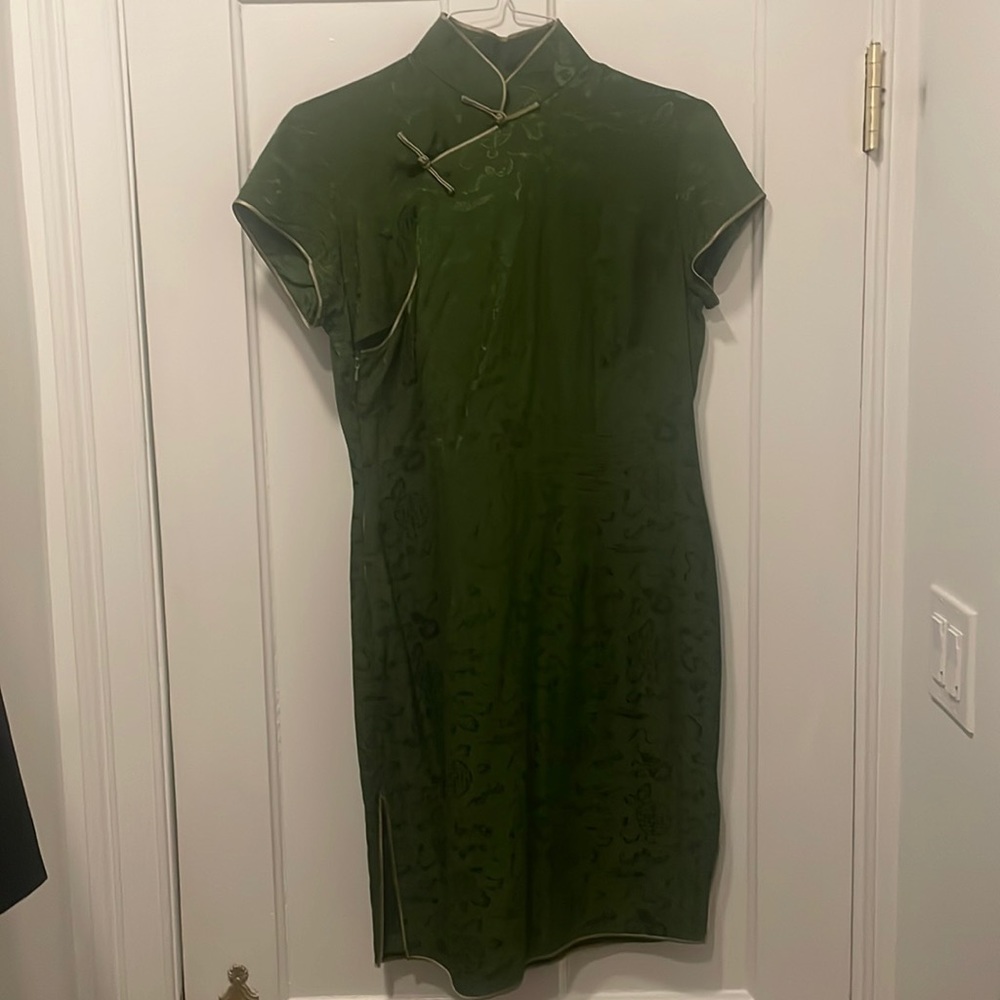 Knee length deep green cheongsam.